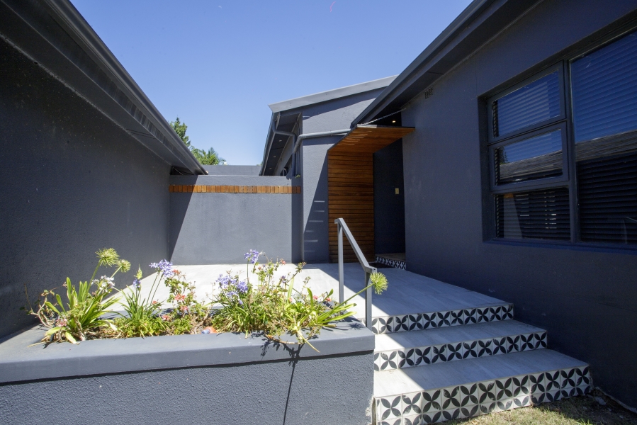 4 Bedroom Property for Sale in Loevenstein Western Cape